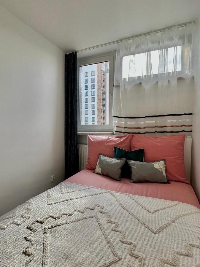 Mirovski Apartment Варшава Экстерьер фото